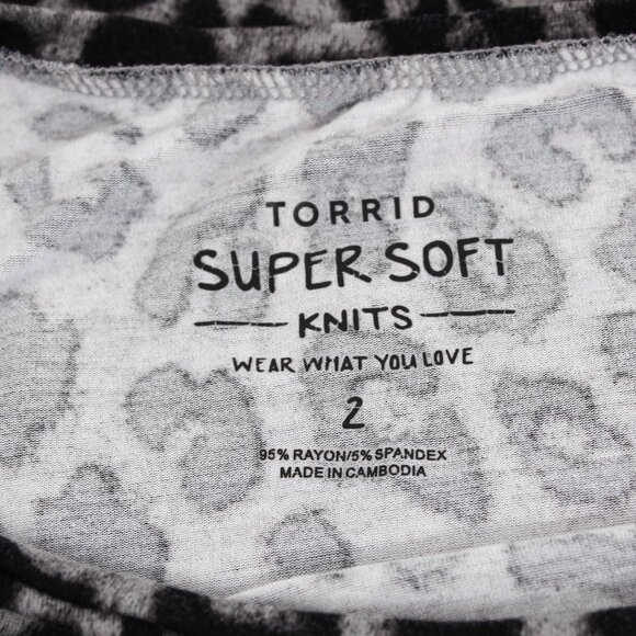 Torrid Animal Print Super Soft Knit Tee - P2P 22" - Picture 2 of 5